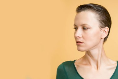 Genç bir kadının portresi