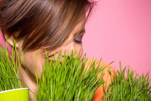 Young Beautiful Woman Wheatgrass Flower Pots Bright Pink Background Spring — 스톡 사진