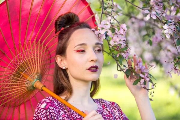 Mujer Japonesa Kimono Con Paraguas Belleza Chica Asiática Con Brillante —  Fotos de Stock