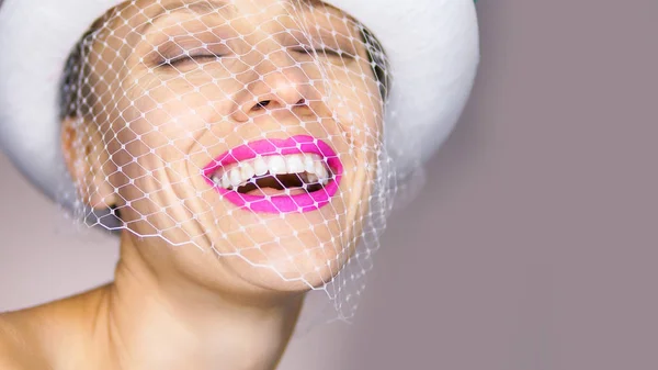 Elegant Summer Bride Wearing Hat Veil Bright Makeup — Stock Photo, Image