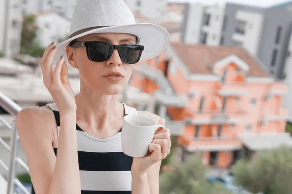 Elegant Beautiful Woman Drinking Coffee Tea Resort Summer Urban View — Stockfoto