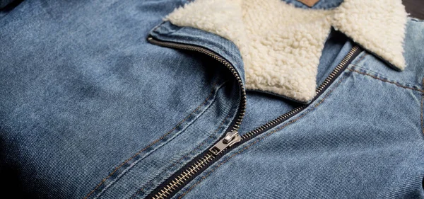 Detalj Jeanscykeljacka Beskuren Närbild Skott Kvinna Oversize Denim Jacka Med — Stockfoto