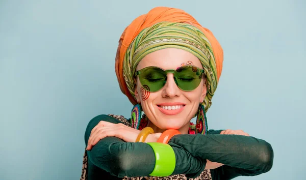 Beautiful Woman Turban Her Head Fashion Earrings Bracelets Africa Style — Stock Photo, Image