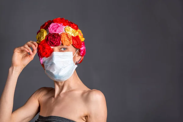 Woman Medical Mask Wearing Artificial Flower Hat Isolated Grey Background — Stock Photo, Image