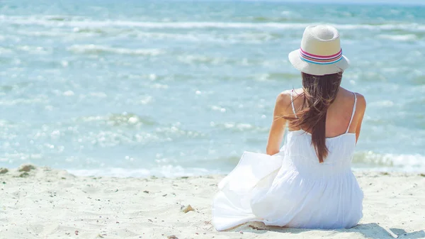 Beautiful Woman Sitting Lony Beach View Back — Stock Photo, Image