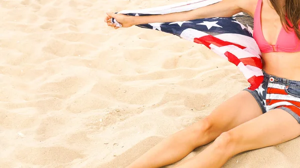 Beautiful Woman Holding American Flag Beach Travel Usa Flag — Stock Photo, Image