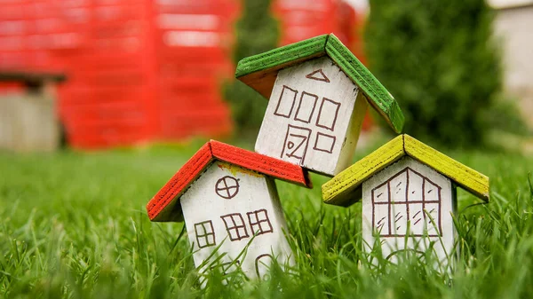 Small Houses Color Roofs Green Red Fence — Stock Photo, Image