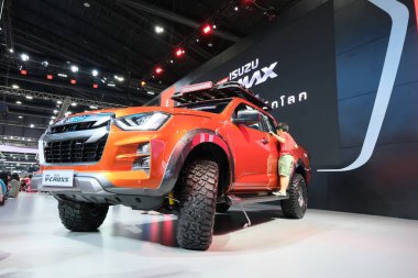 Bangkok, Tayland - 1 Aralık 2019: D-Max V Cross kamyonet 36. otomobil Fuarı Tayland 'da.