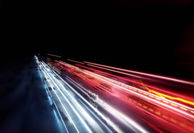 Parlak araba ışık yollar