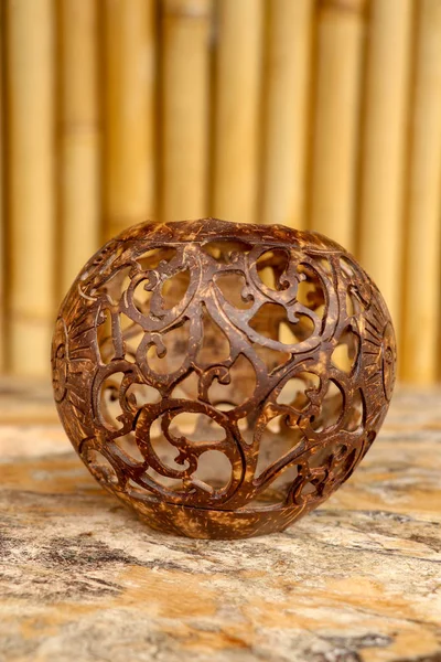 Coconut shell carving. Handicraft of indigenous people in Bali, — 스톡 사진
