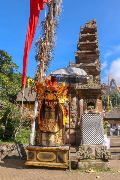 A statue of Barong in a Hindu temple that represents good and po