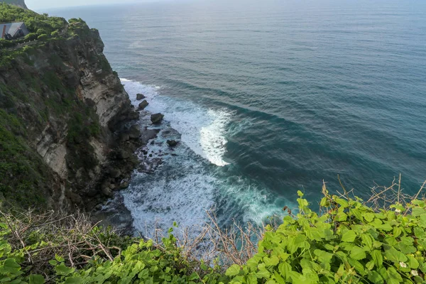 Vista Penhasco Uluwatu Com Pavilhão Mar Azul Bali Indonésia Bela — Fotografia de Stock