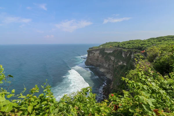 Vista Del Acantilado Uluwatu Con Pabellón Mar Azul Bali Indonesia — Foto de Stock