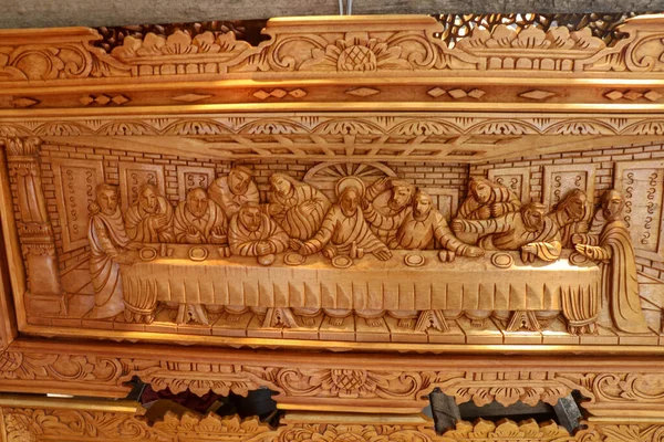 Scene of the last dinner carved in wood. Pattern of Supper carved on wood. Jesus shared with Apostles in Jerusalem before crucifixion wood carving. Wood carving decoration depicting stories from Bible
