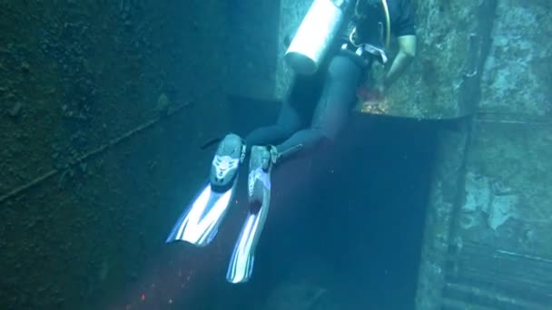 Potápěči Plavání Prozkoumat Vrak Salem Express Hluboko Pod Vodou Rudé — Stock video