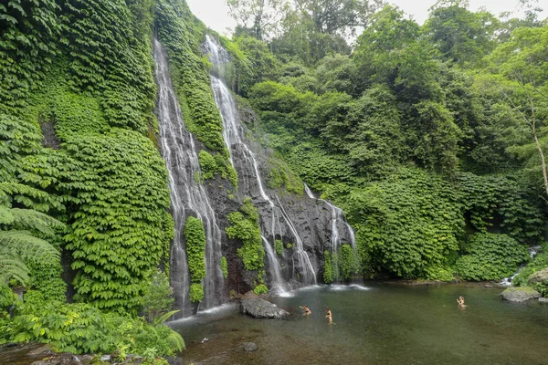 Tajná Vodopád Džungle Kaskáda Tropickém Deštném Pralese Kamením Tyrkysově Modrým — Stock fotografie