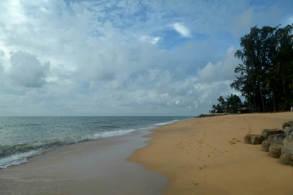 Όμορφη παραλία, το blue sky και τροπική θάλασσα, Ταϊλάνδη — Φωτογραφία Αρχείου