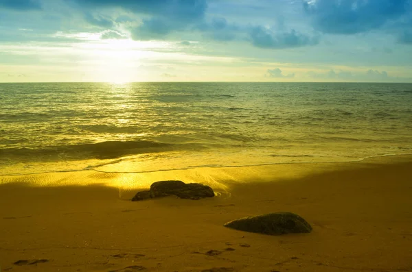 カラフルな夕日のビーチの背景 — ストック写真