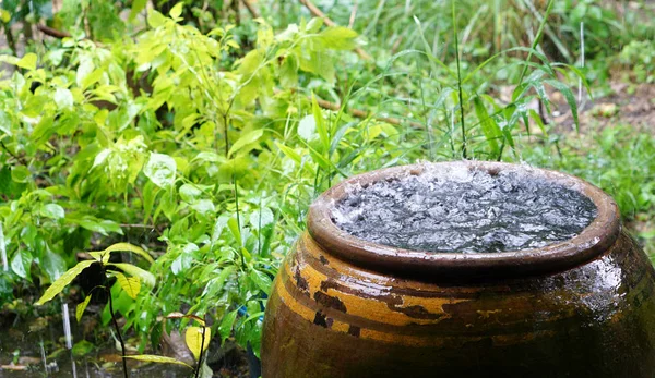 Chuva Caindo Frasco — Fotografia de Stock