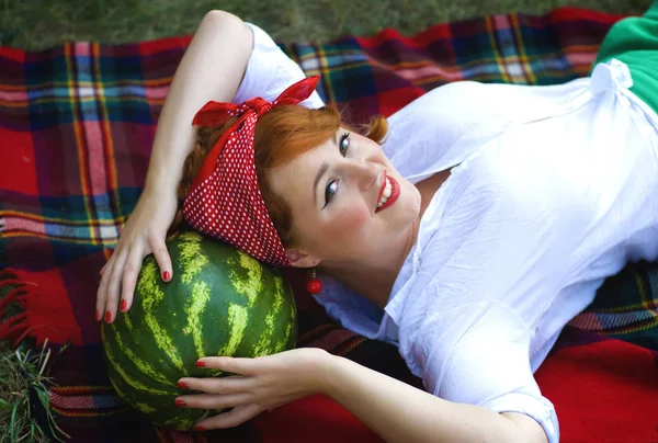Horizontal photo of a pin-up girl relaxing in nature — Stockfoto