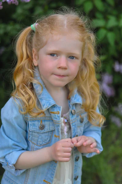 Vertical photo of a little girl on a background of nature — Stock Photo, Image