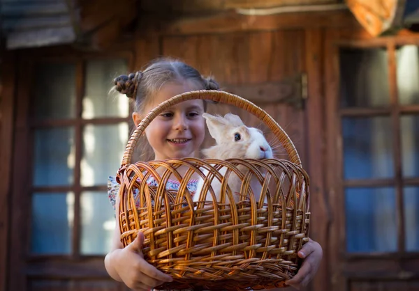 Horizontal photo close-up of a girl with a rabbit — 스톡 사진