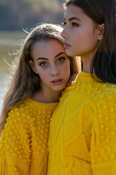 Vertical close-up photo of two young girls in beautiful knitted — Stockfoto