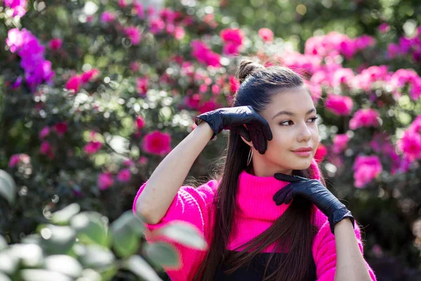Young Beautiful Brunette Posing Surrounded Blooming Azaleas — Stock Photo, Image
