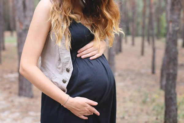 Beautiful Pregnant Woman Stands Middle Forest — Stock Photo, Image