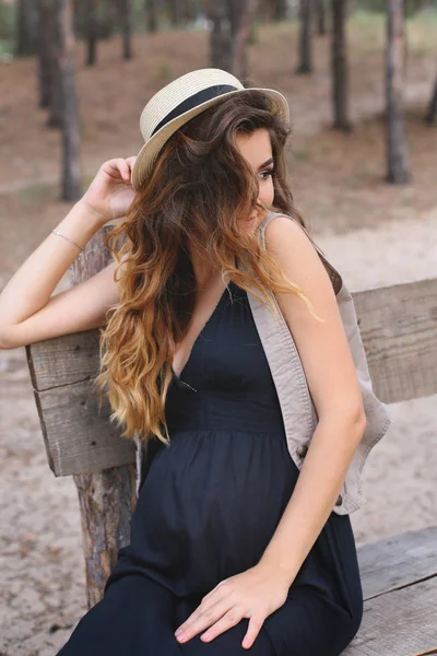 Young Pregnant Woman Sat Bench Relax — Stock Photo, Image