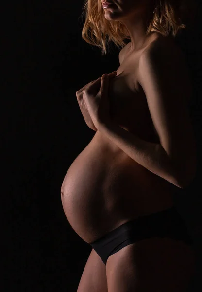 Jeune Femme Enceinte Tient Profil Sous Vêtements — Photo