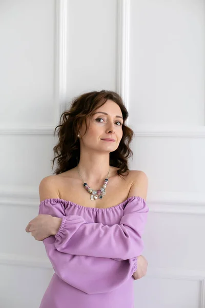 Dark Haired European Pale Violet Dress Bare Shoulders Stands White — Stock Photo, Image