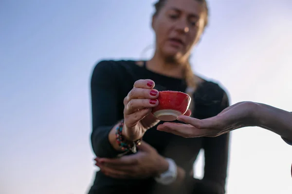 Slender Woman Black Blouse Gives Bowl Tea Her Friend — Stock Photo, Image