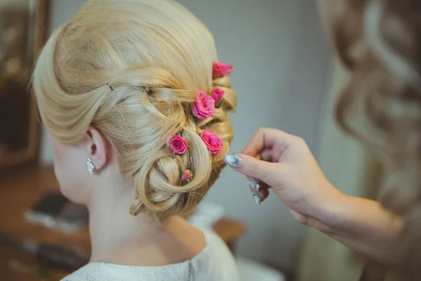 Düğün saç modeli çiçekli