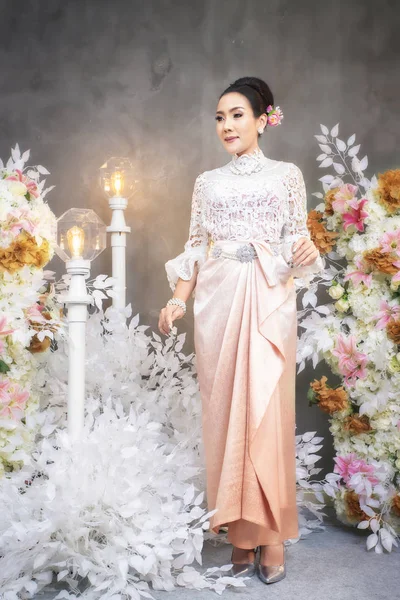 Thai wedding dress , woman in dress Thai style