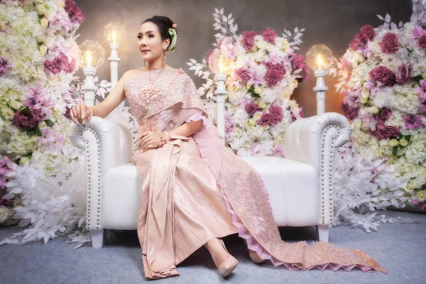 Thailand gaun pengantin, wanita berpakaian Thailand gaya — Stok Foto