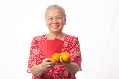 Yaşlı kadın ve Çinli yeni yıl