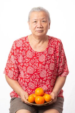 Yaşlı kadın ve Çinli yeni yıl