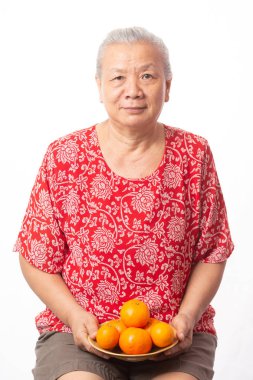 Yaşlı kadın ve Çinli yeni yıl