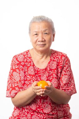 Yaşlı kadın ve Çinli yeni yıl