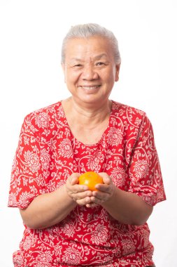 Yaşlı kadın ve Çinli yeni yıl