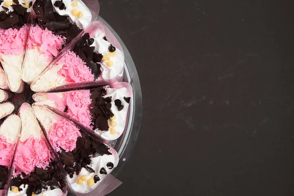 Stück Kuchen Schokolade Und Erdbeerkuchen — Stockfoto