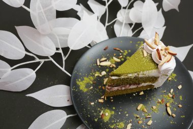 Kırmızı fasulye ve yeşil çay keki.