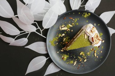 Kırmızı fasulye ve yeşil çay keki.