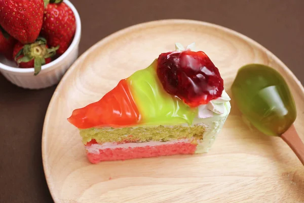 Pièce de garniture de confiture de kiwi aux fraises et gâteau — Photo