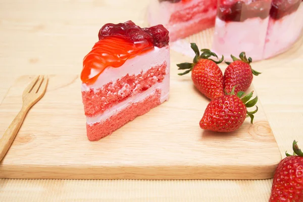 Erdbeerkuchen Und Erdbeersoße — Stockfoto