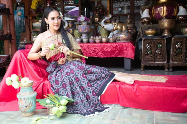 穿着泰式服装的漂亮女人 泰国文化 — 图库照片