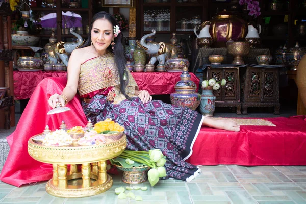 Mulher Bonita Vestido Estilo Tailandês Cultura Tailandesa — Fotografia de Stock