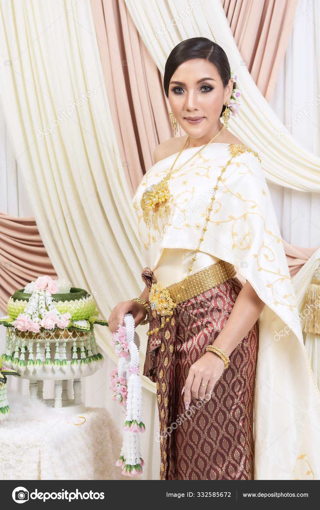 thai style wedding dress