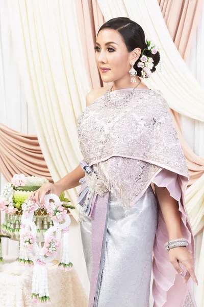 Thaise trouwjurk, Mooie bruid Thaise stijl — Stockfoto